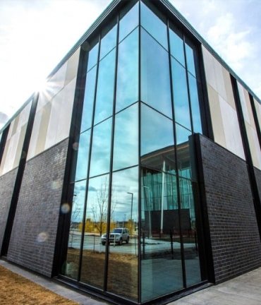 Скляний фасад магазину