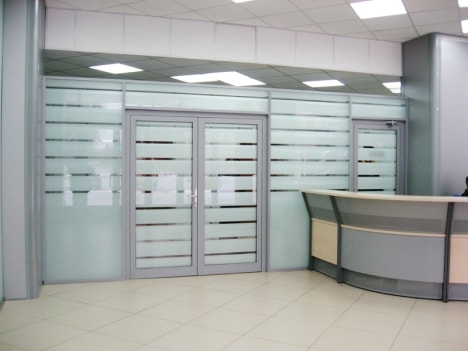 Матування вхідних груп з алюмінієвого профілю Матування вхідних груп з алюмінієвого профілю