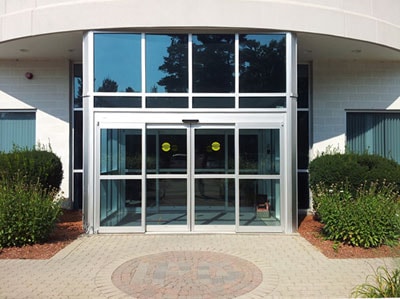 Транспортування вхідних груп з алюмінієвого профілю Транспортування вхідних груп з алюмінієвого профілю