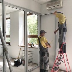 Демонтаж вхідних груп з алюмінієвого профілю Демонтаж вхідних груп з алюмінієвого профілю