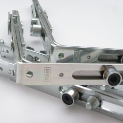 Заміна фурнітури вхідних груп з алюмінієвого профілю в MDL Заміна фурнітури вхідних груп з алюмінієвого профілю в MDL