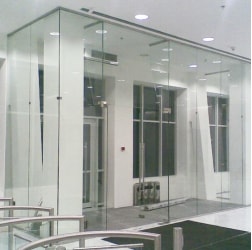 Монтаж скляних вхідних груп