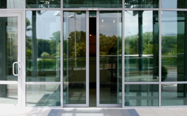 Розсувні вхідні двері