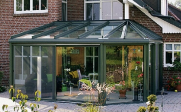 Зимовий сад з одним кутом складної форми