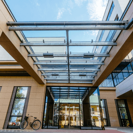 Скляний навіс