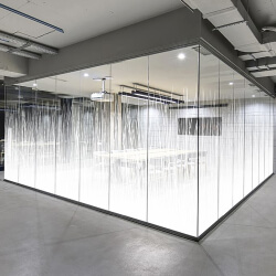 Монтаж скляних перегородок з графікою: модний тренд в декорі Монтаж скляних перегородок з графікою: модний тренд в декорі