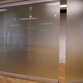 Матові скляні перегородки: як прикрасити приміщення Матові скляні перегородки: як прикрасити приміщення