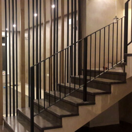 Поручні з металу