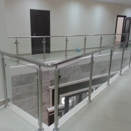 Перила з нержавіючої сталі зі склом