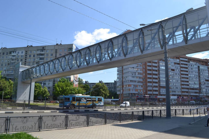 Пішохідний надземний перехід на проспекті Гагаріна