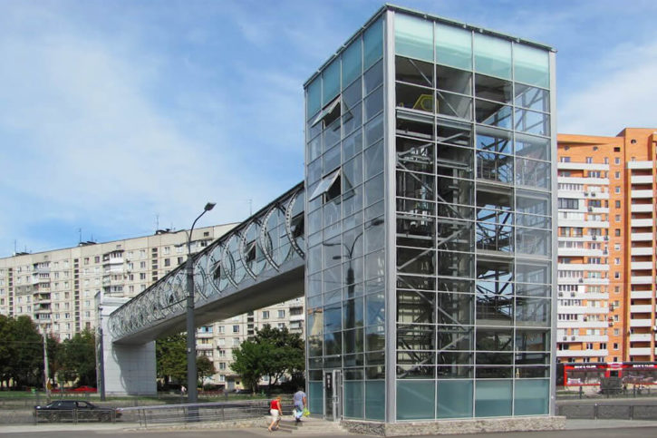 Пішохідний надземний перехід на проспекті Гагаріна