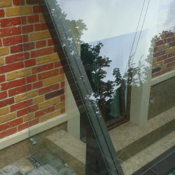 Види скляних піддашків (козирків) Види скляних піддашків (козирків)