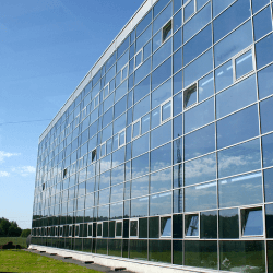 Ви коли-небудь розглядали себе в дзеркалах скляних фасадів?