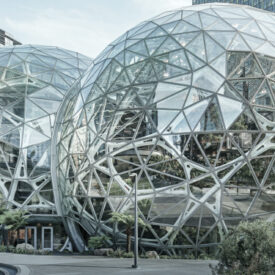 Чому скло використовують в архітектурі?