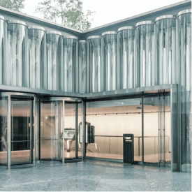 Гнуте скло: особливості та призначення