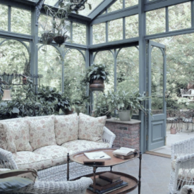 У чому відмінність між скляною прибудовою і зимовим садом?