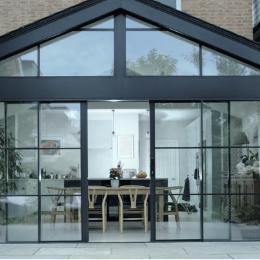 Чому обирають алюміній замість сталі при склінні?