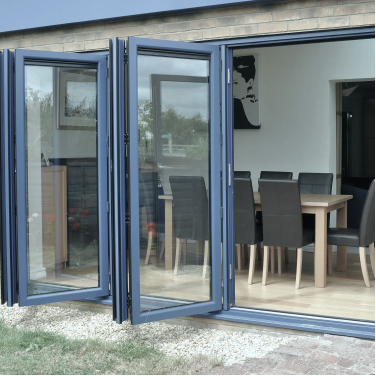Переваги скляних дверей гармошка для Вашої веранди Переваги скляних дверей гармошка для Вашої веранди